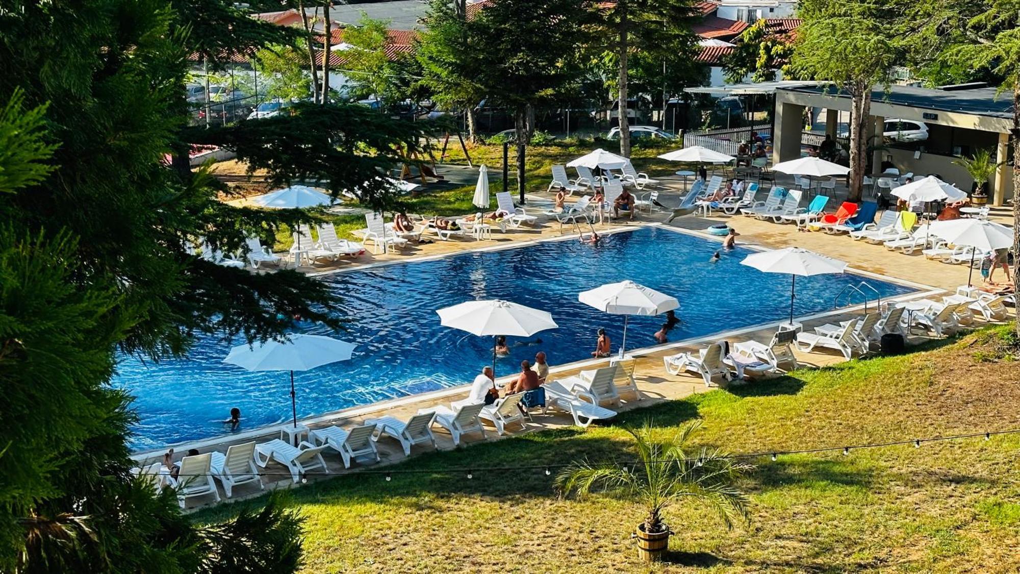 Queen Nelly Park คีตาน ภายนอก รูปภาพ