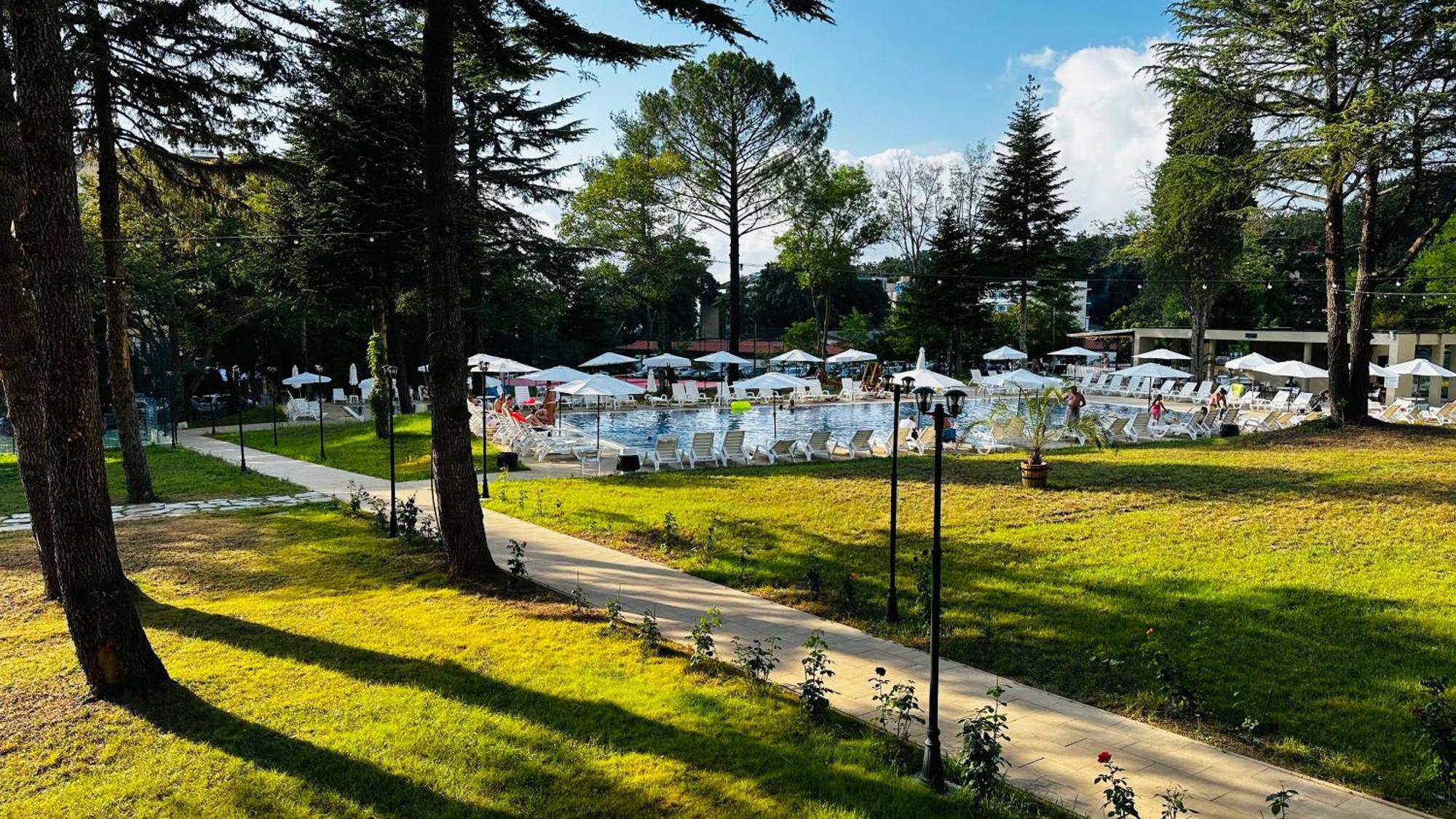 Queen Nelly Park คีตาน ภายนอก รูปภาพ