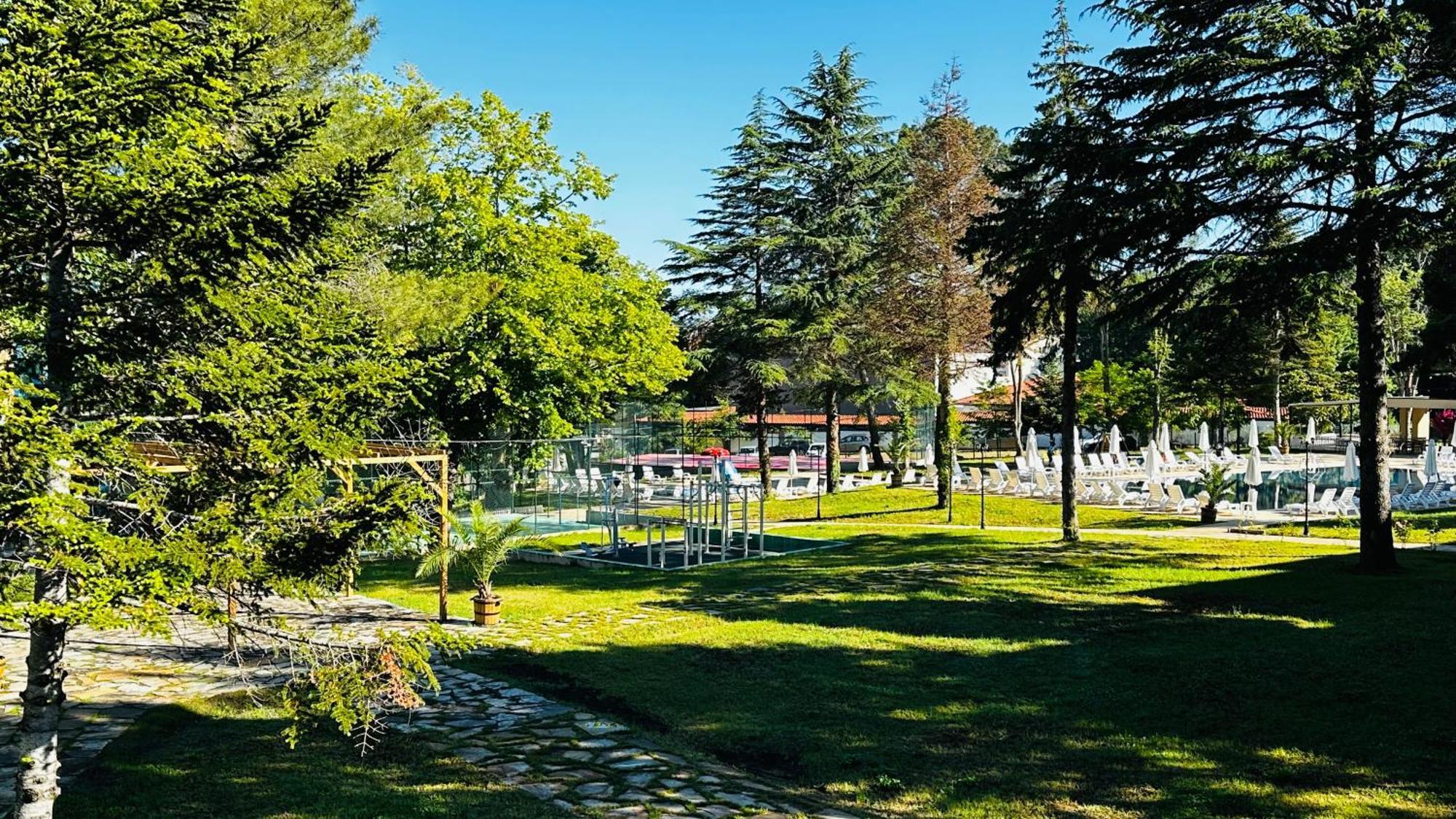 Queen Nelly Park คีตาน ภายนอก รูปภาพ